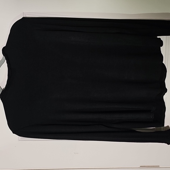 Sara Campbell Black Long Sleeve Top. So soft. Size Meduim. Scoop Neck. - Picture 5 of 7